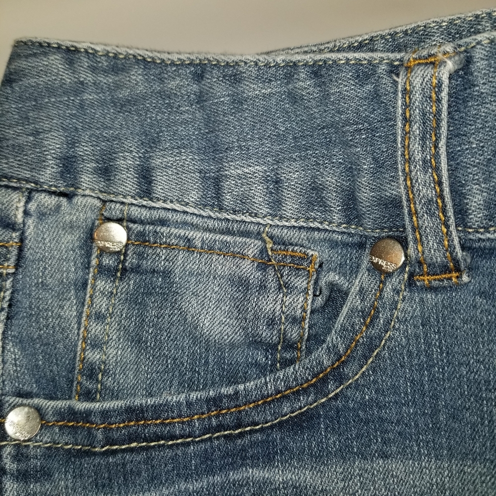 Express jean shorts - Picture 4 of 15